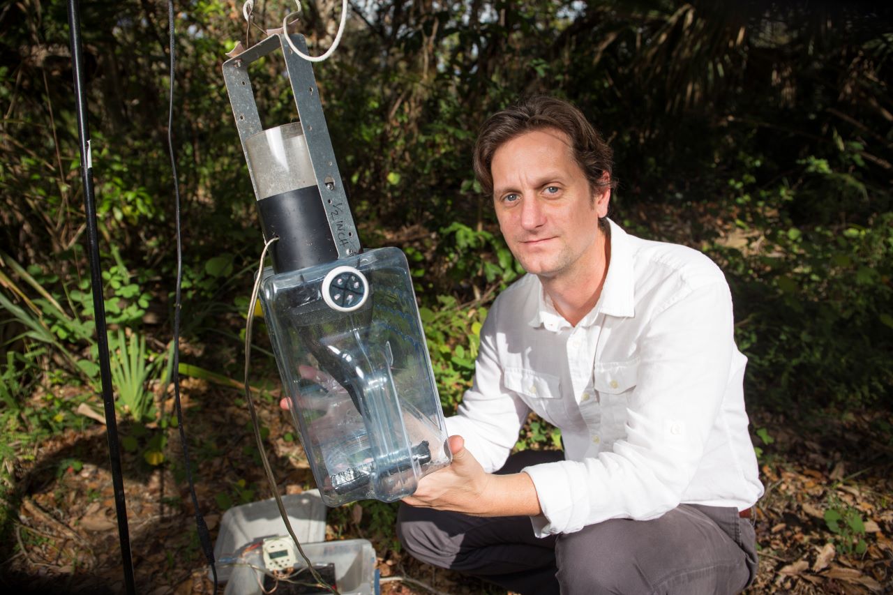 A researcher by equipment that captures mosquitos