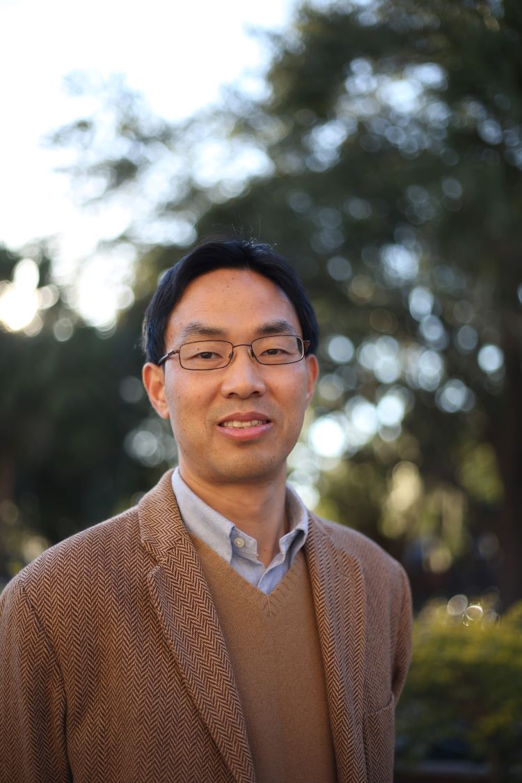 headshot photo of Yong Huang