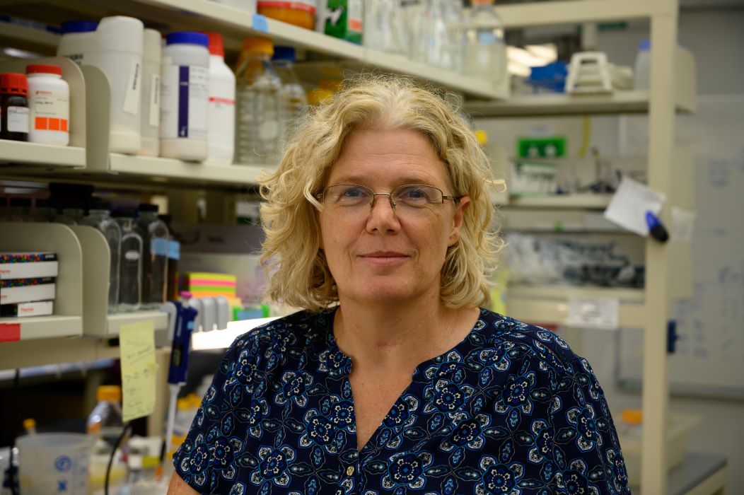 A headshot of Veronica Hinman standing in a laboratory