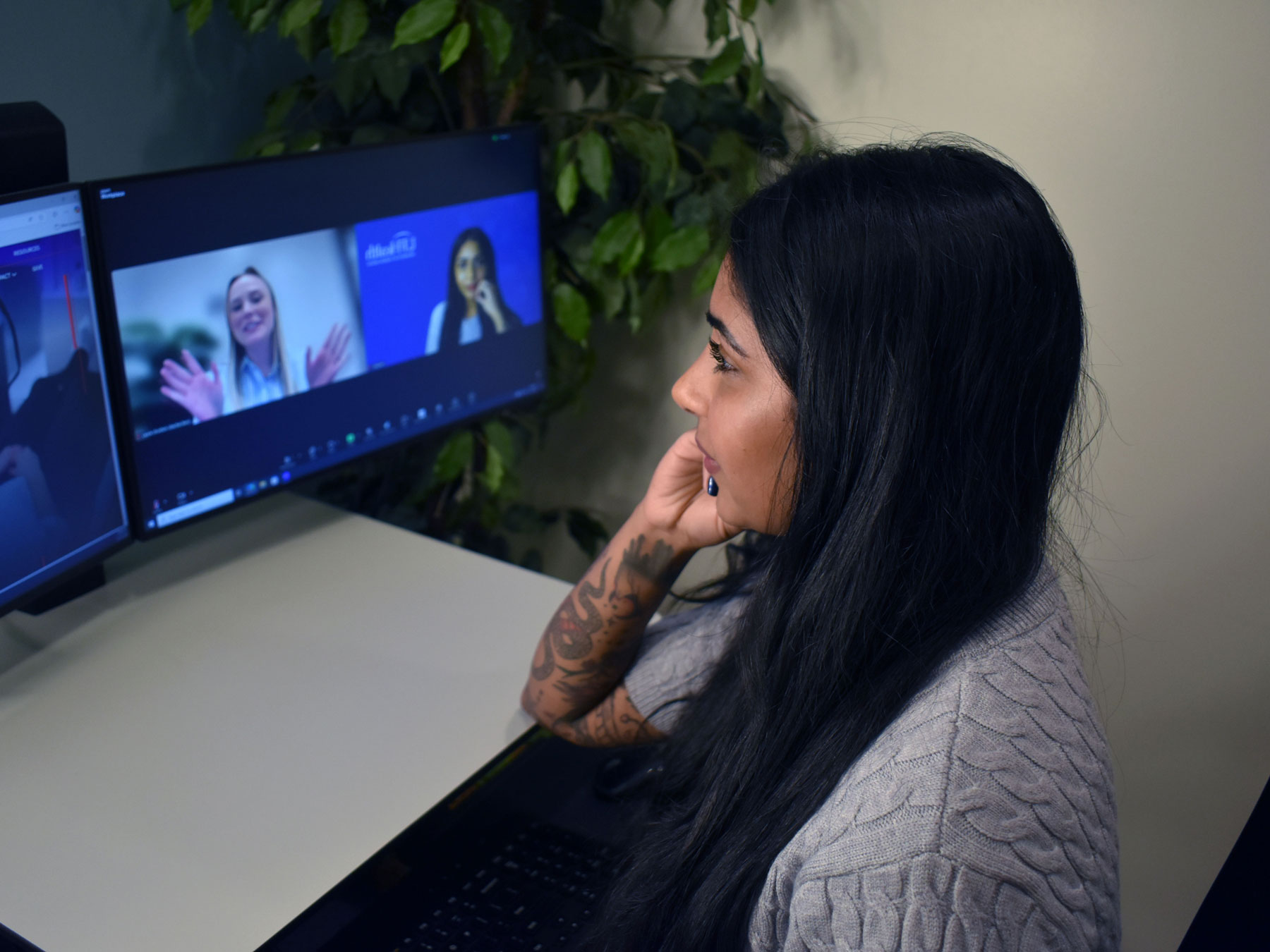 UF students participate in Free Therapy Night