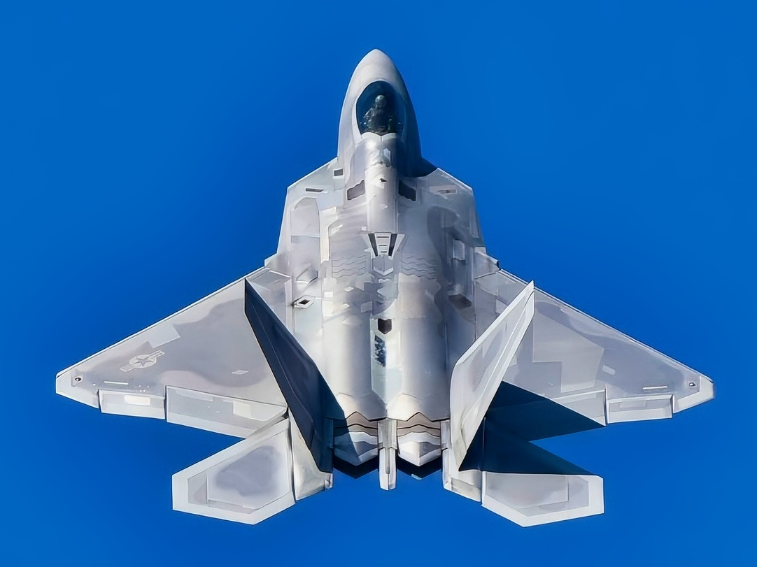 U.S. Air Force Maj. Paul “Loco” Lopez, Air Combat Command F-22 Raptor Demonstation Team commander, flies the F-22 Raptor, demonstrating its combat capabilities at FIDAE (Feria Internacional del Aire y del Espacio) in Santiago, Chile, April 7, 2018. The Raptor is a multirole fighter capable of supporting both air-to-air and air-to-ground missions worldwide.